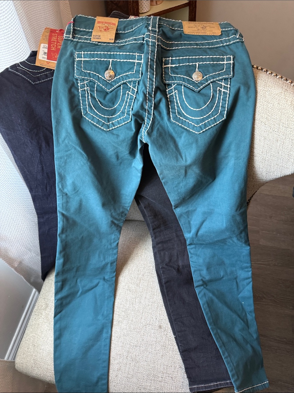 True Religion Teal Skinny Jeans with White Contrast Stitching inseam 28in